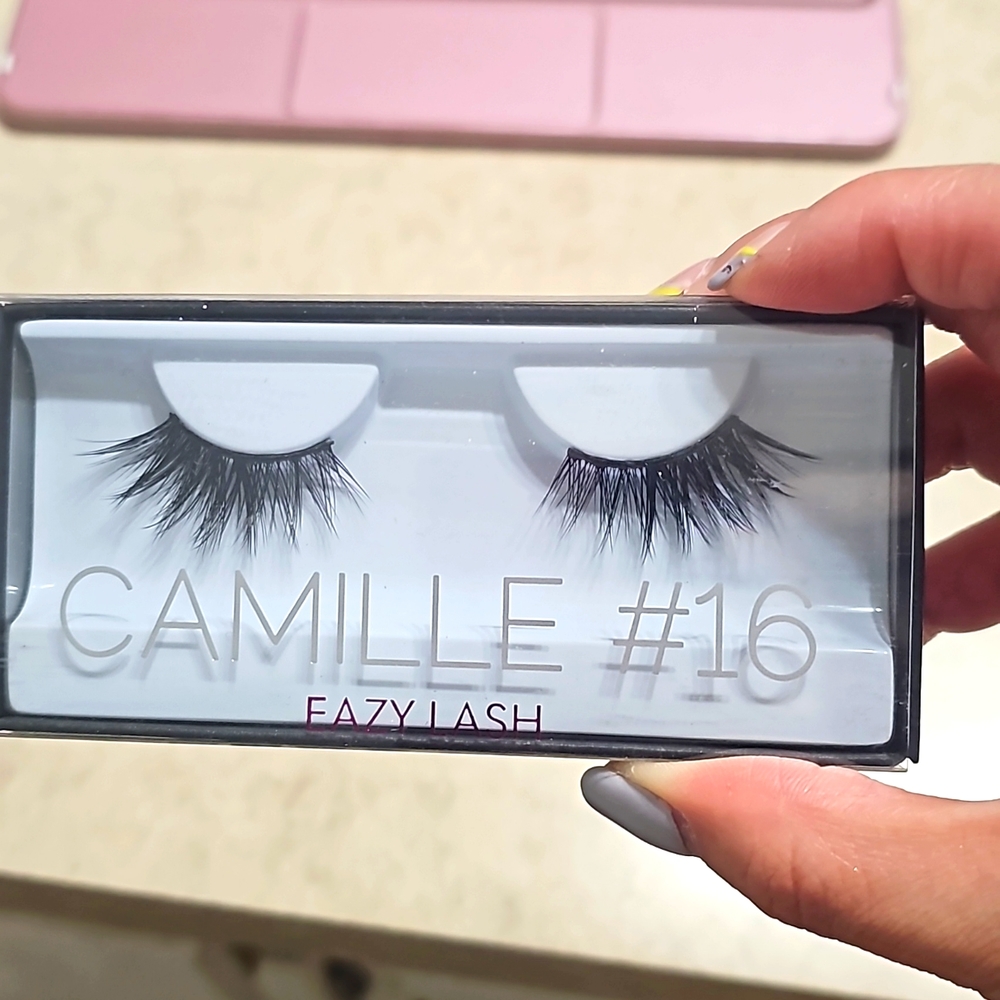 Huda beauty camille #16 eazy lash